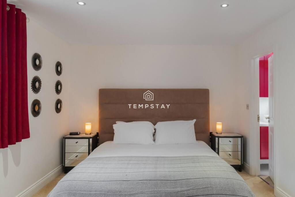 Spacious 5 bed Sunninghill with driveway parking