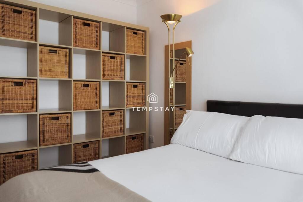 Spacious 5 bed Sunninghill with driveway parking