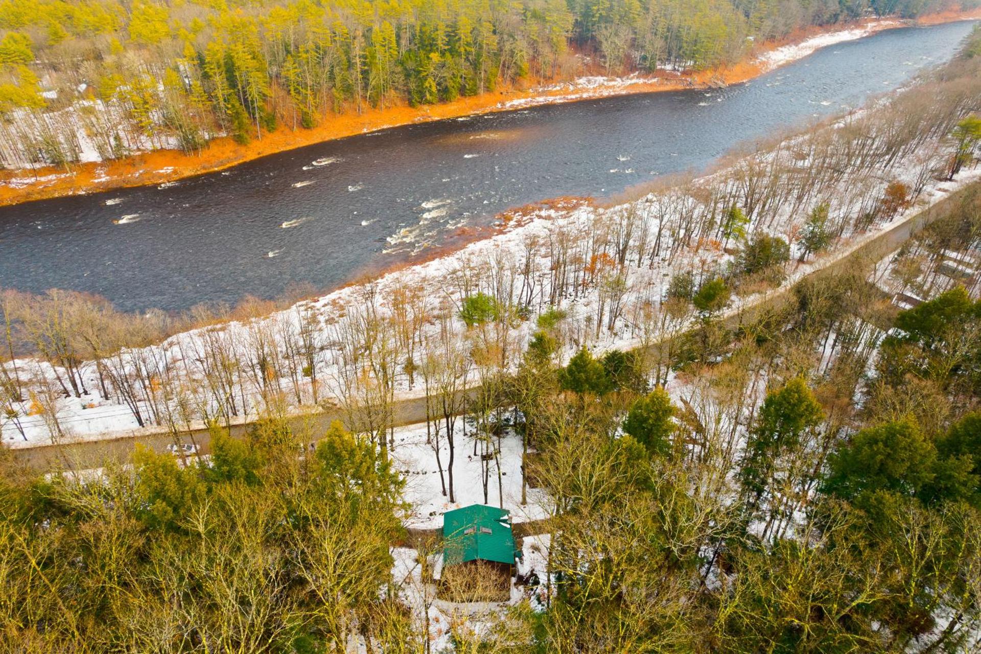 River Road Treehouse Retreat