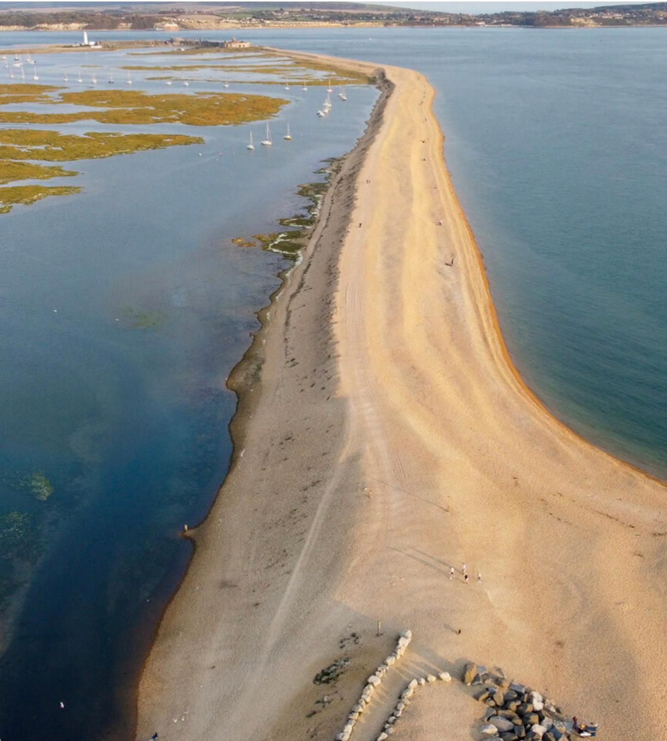 THE HIDEAWAY - LUXURY SELF CATERING COASTAL APARTMENT with PRIVATE ENTRANCE & KEY BOX ENTRY JUST A FEW MINUTES WALK TO THE BEACH, SOLENT WAY WALK, SHOPS and many EATERIES & BARS - FREE OFF ROAD PARKING,FULL KITCHEN, LOUNGE,BEDROOM , BATHROOM & WI-FI