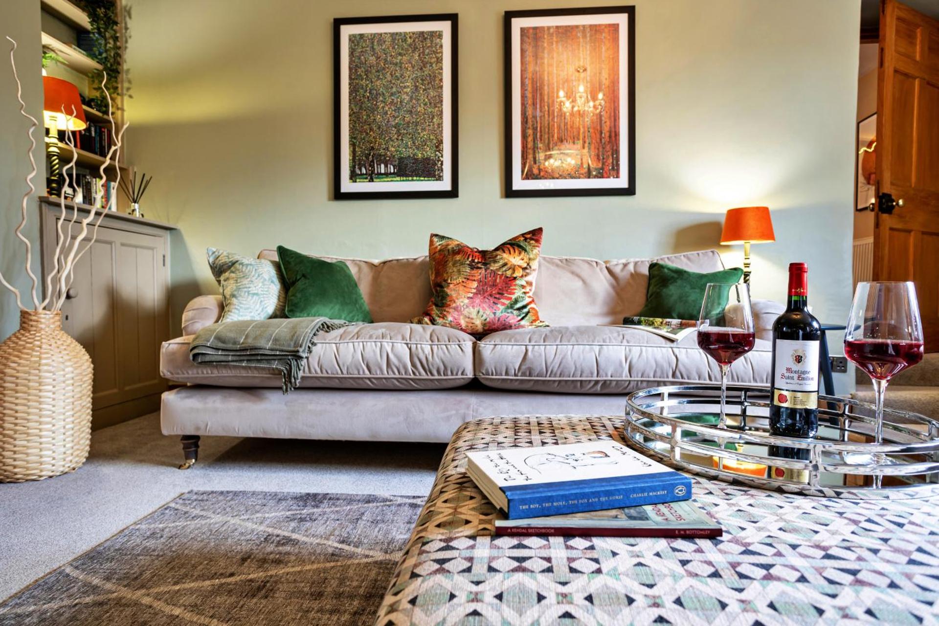 Communal lounge/ TV room