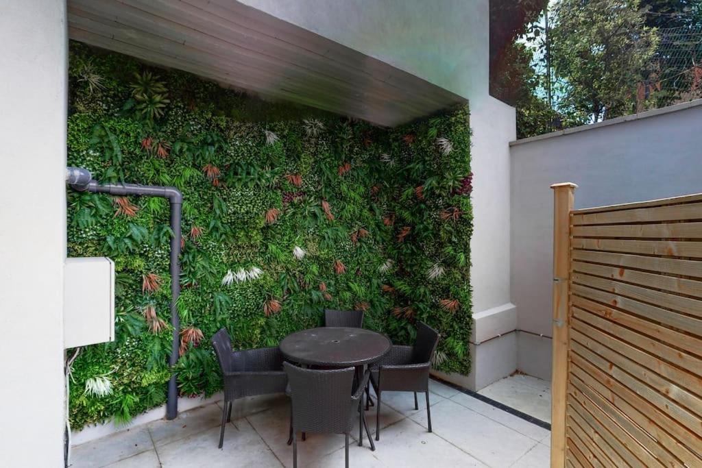 Stylish 2bed flat 10min to Wimbledon tennis courts