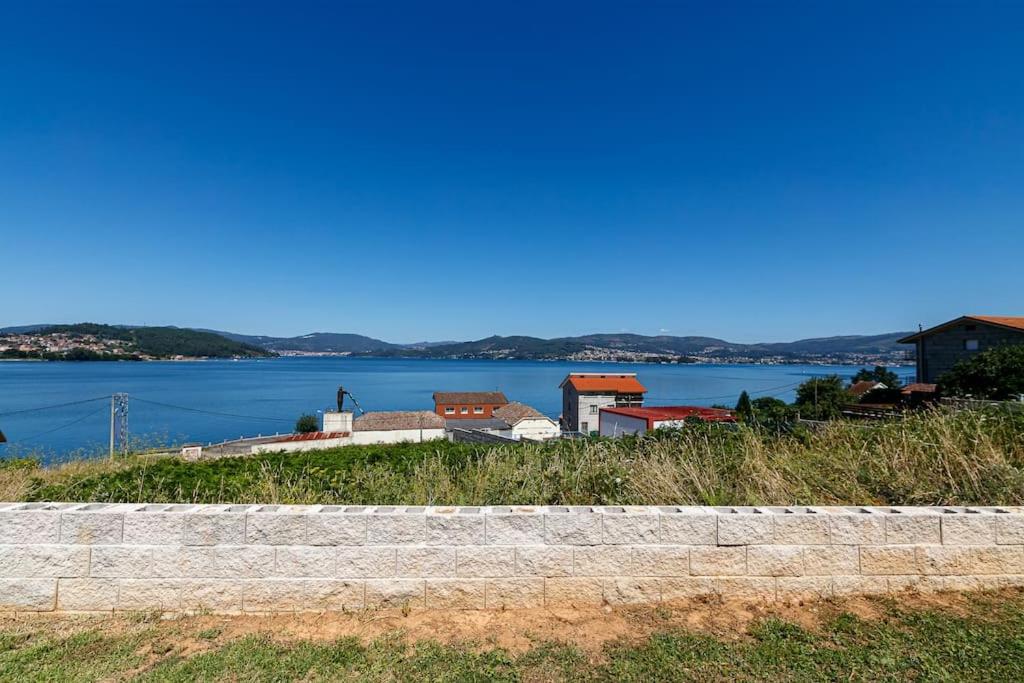 Casa nueva con piscina y vistas al mar