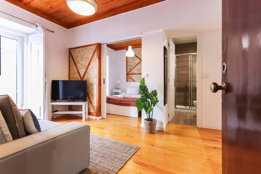 Vita Portucale ! Campo Ourique Design w/ Balcony