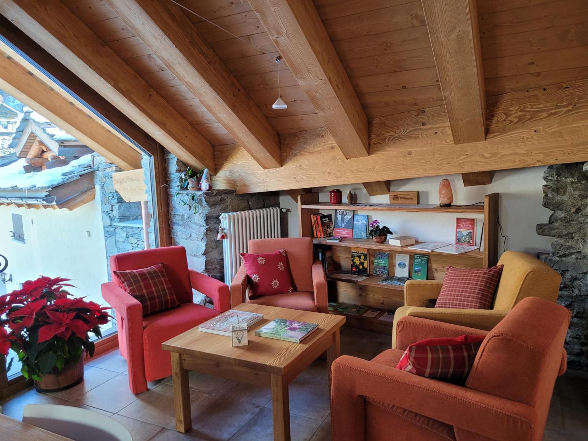 Communal lounge/ TV room