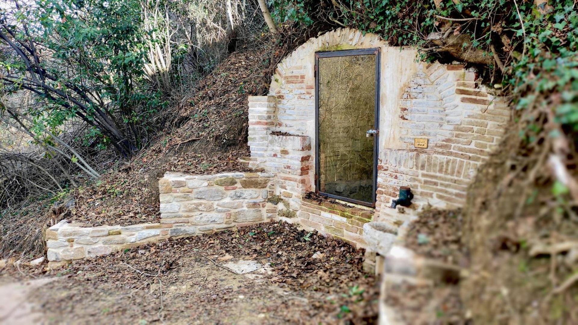 Fonte Degna - Alloggio e Sito Storico