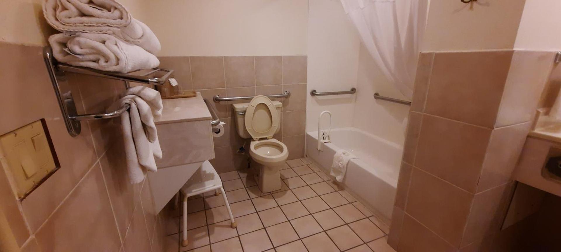 Queen Room with Two Queen Beds - Accessible/Non-Smoking 