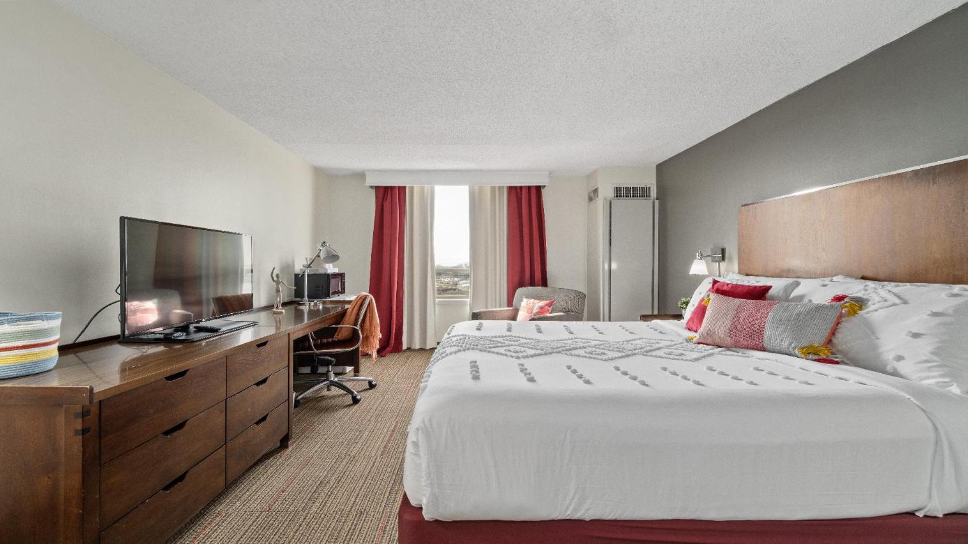 315 LoSo Hotel Airport