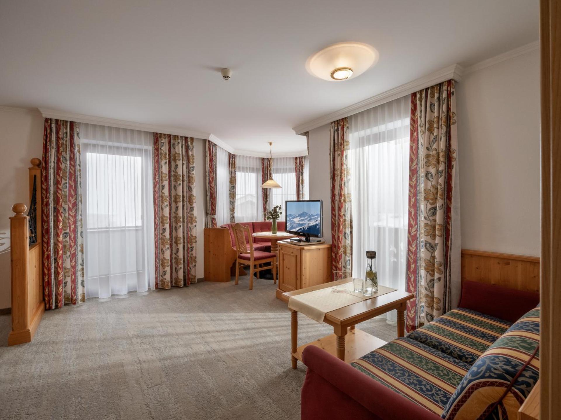 Communal lounge/ TV room