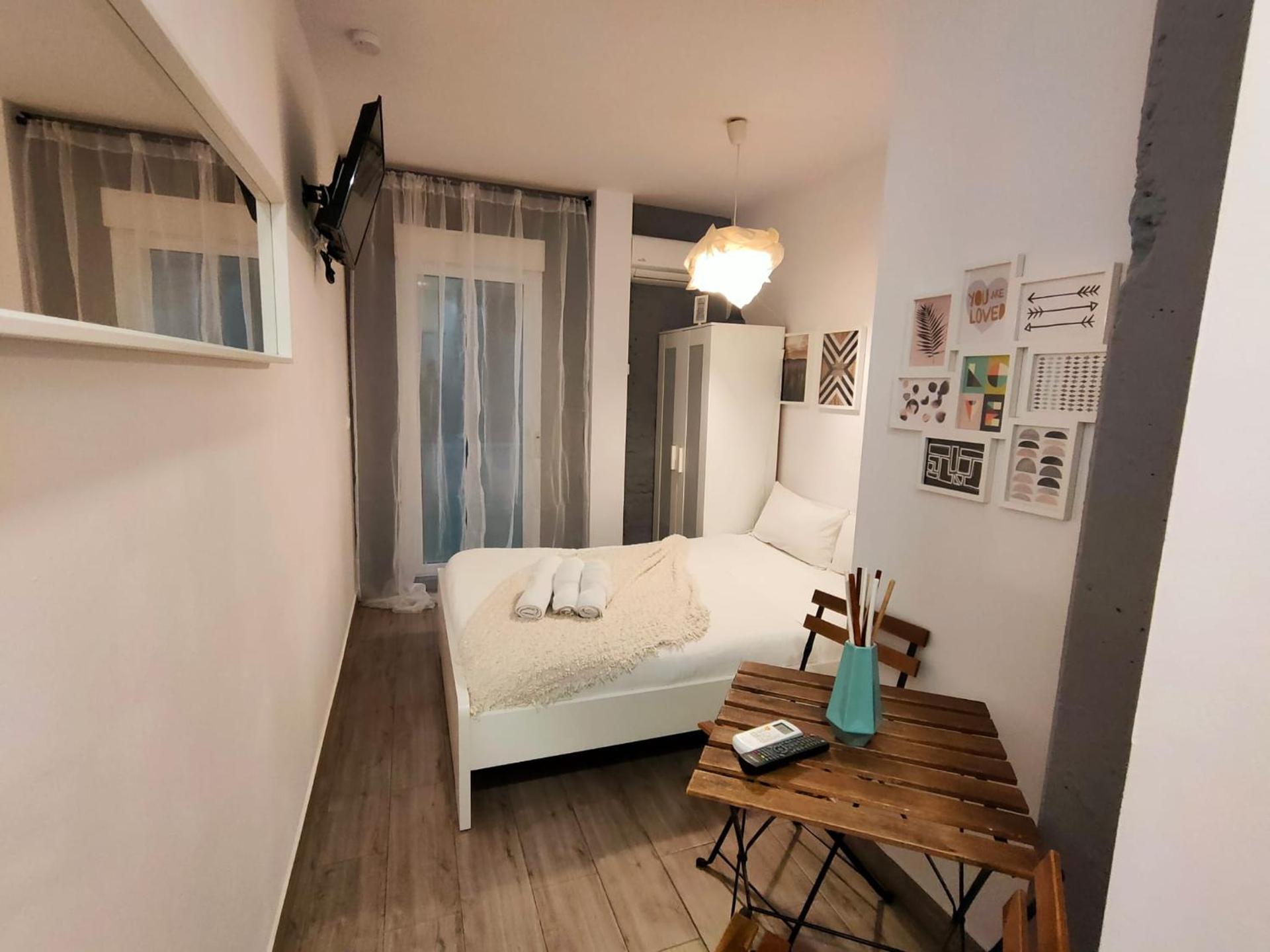 Pequeño Alojamiento con Mini Piscina - NO climatizada