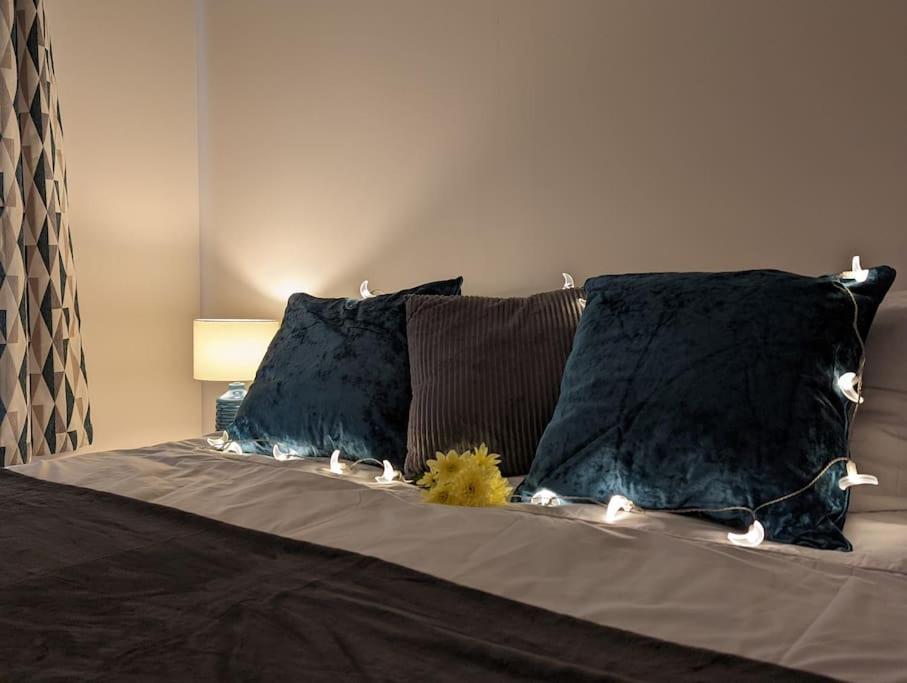 Beautiful 2 bedroom flat overlooking golf course