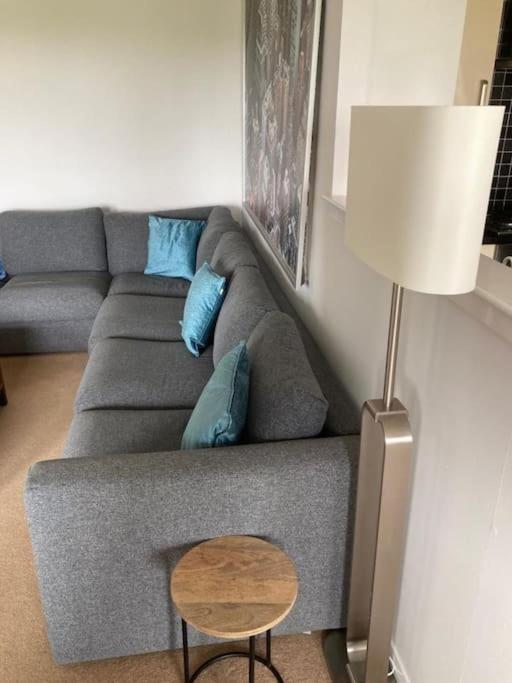 Beautiful 2 bedroom flat overlooking golf course