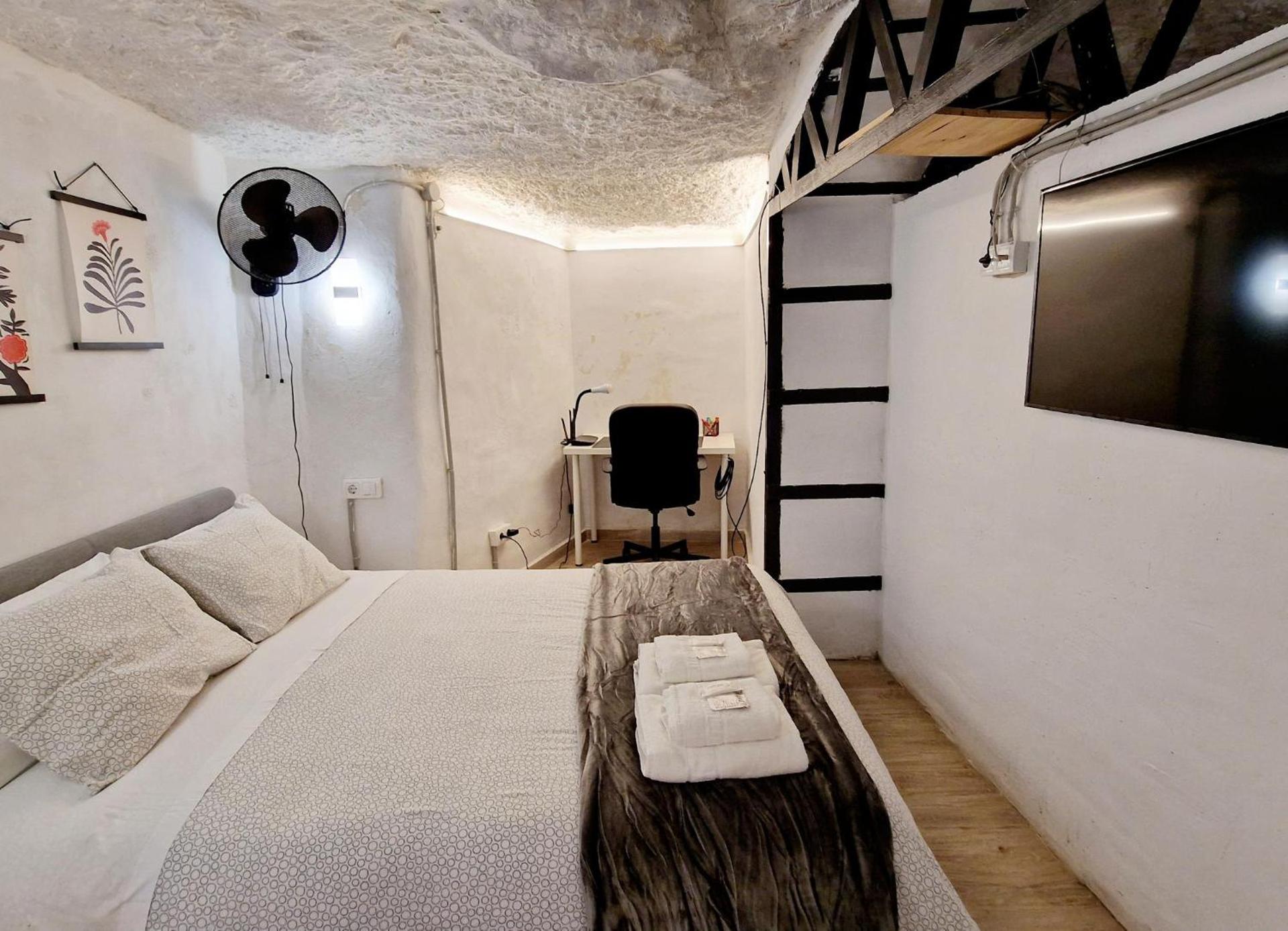 BONITA CASA CUEVA CON JACUZZI