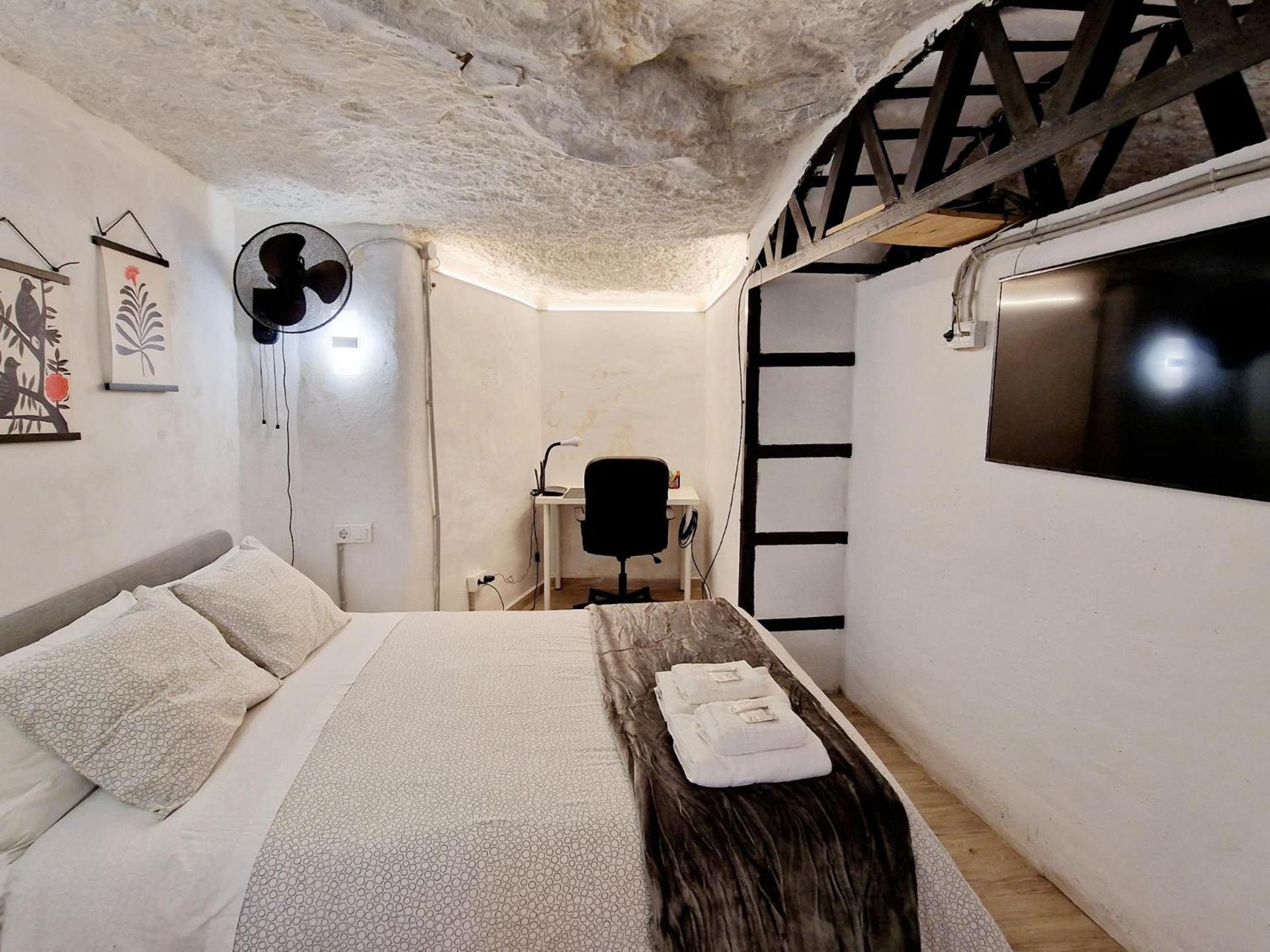 BONITA CASA CUEVA CON JACUZZI