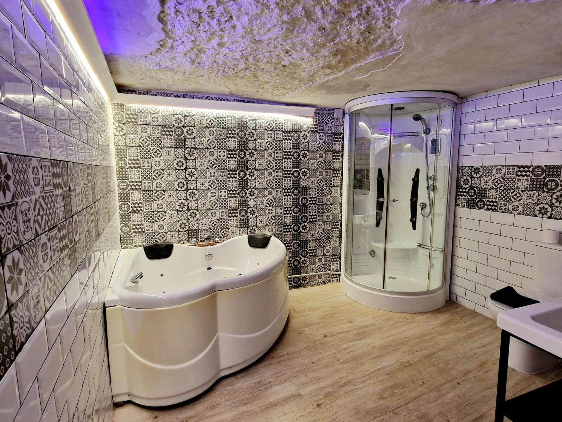 BONITA CASA CUEVA CON JACUZZI