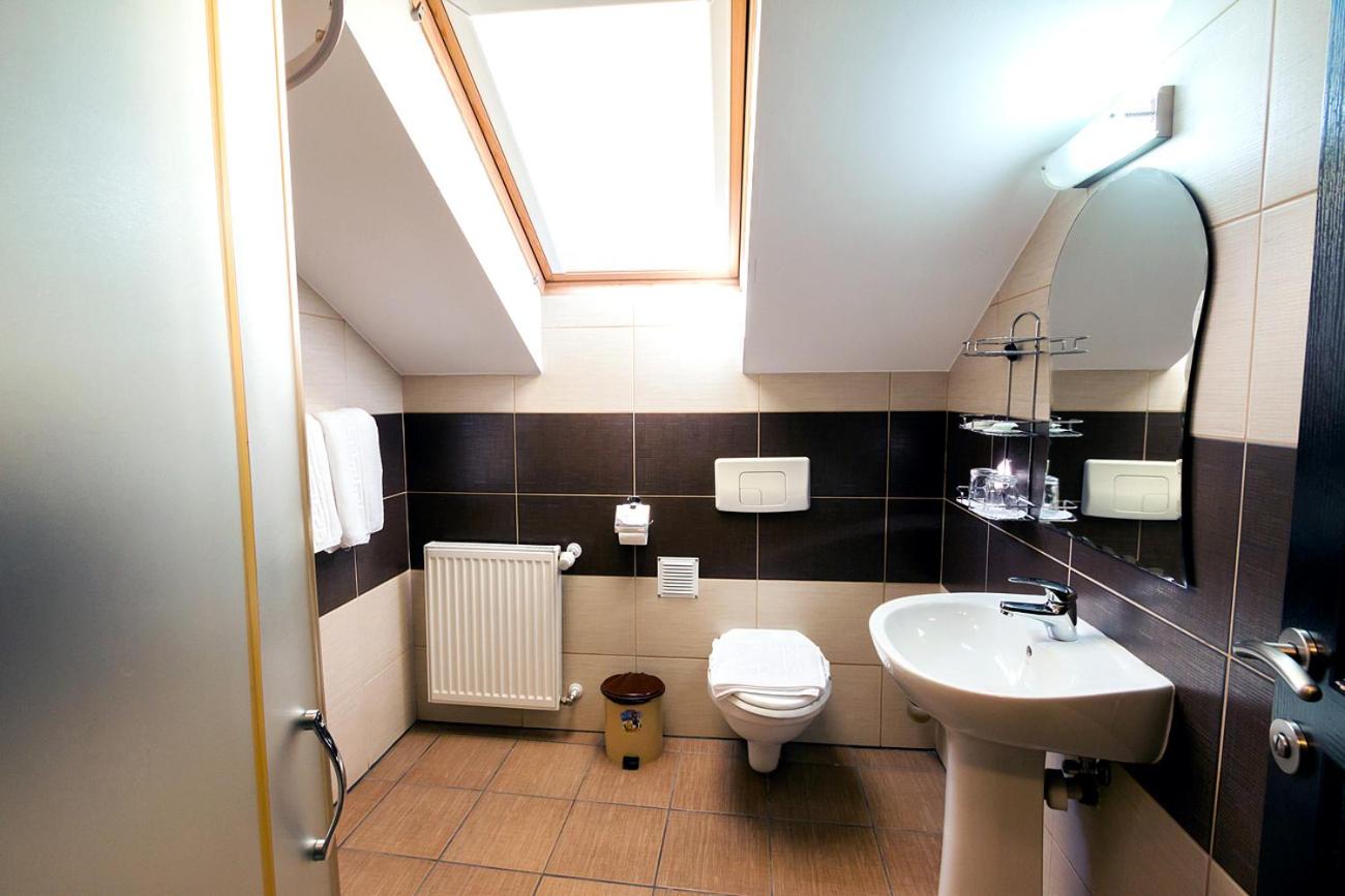 Astoria Hotel & Restaurant