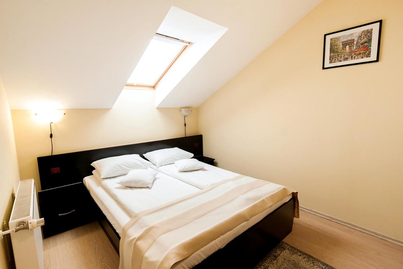 Astoria Hotel & Restaurant