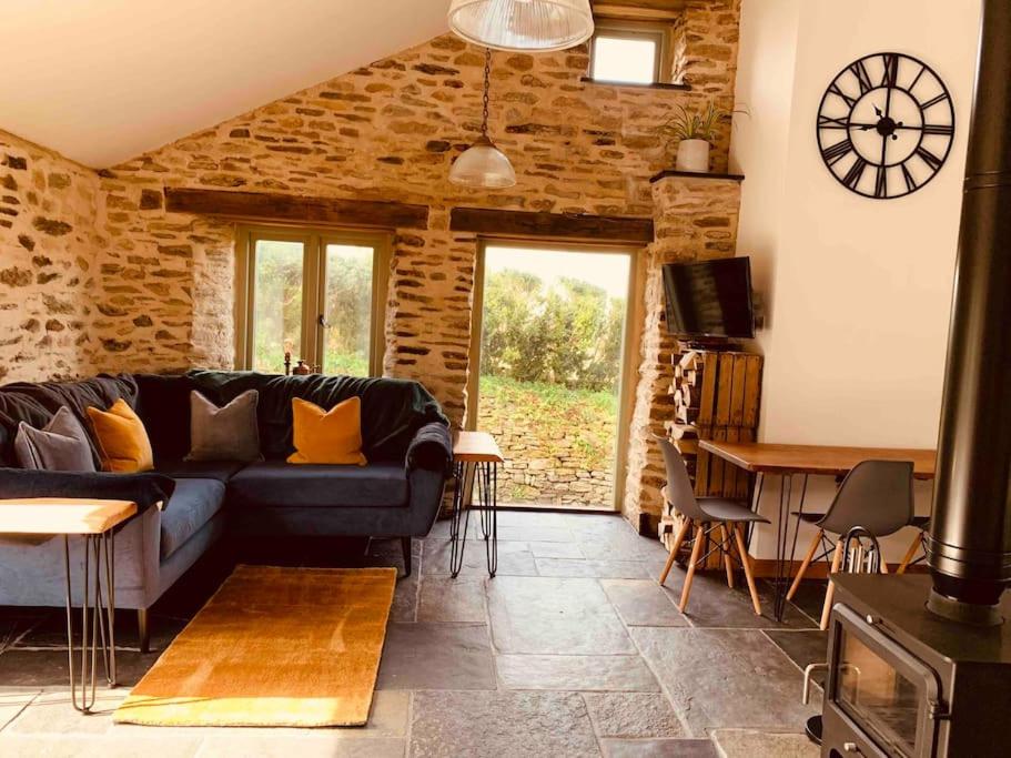 Detached Barn in Tamar Valley, EV charging included