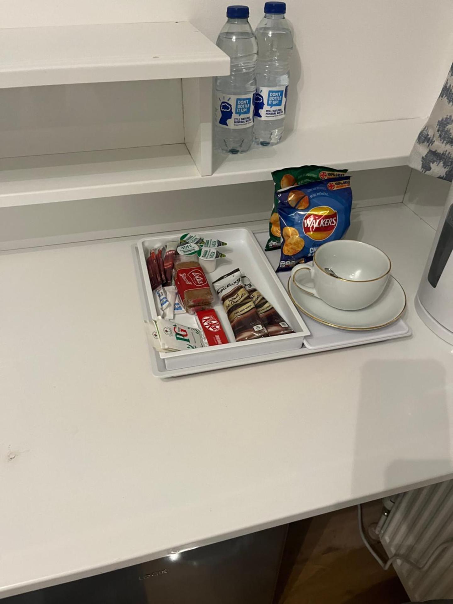 TJ Homes - Luxury Studio Suite with Garden View - Next to tube station London