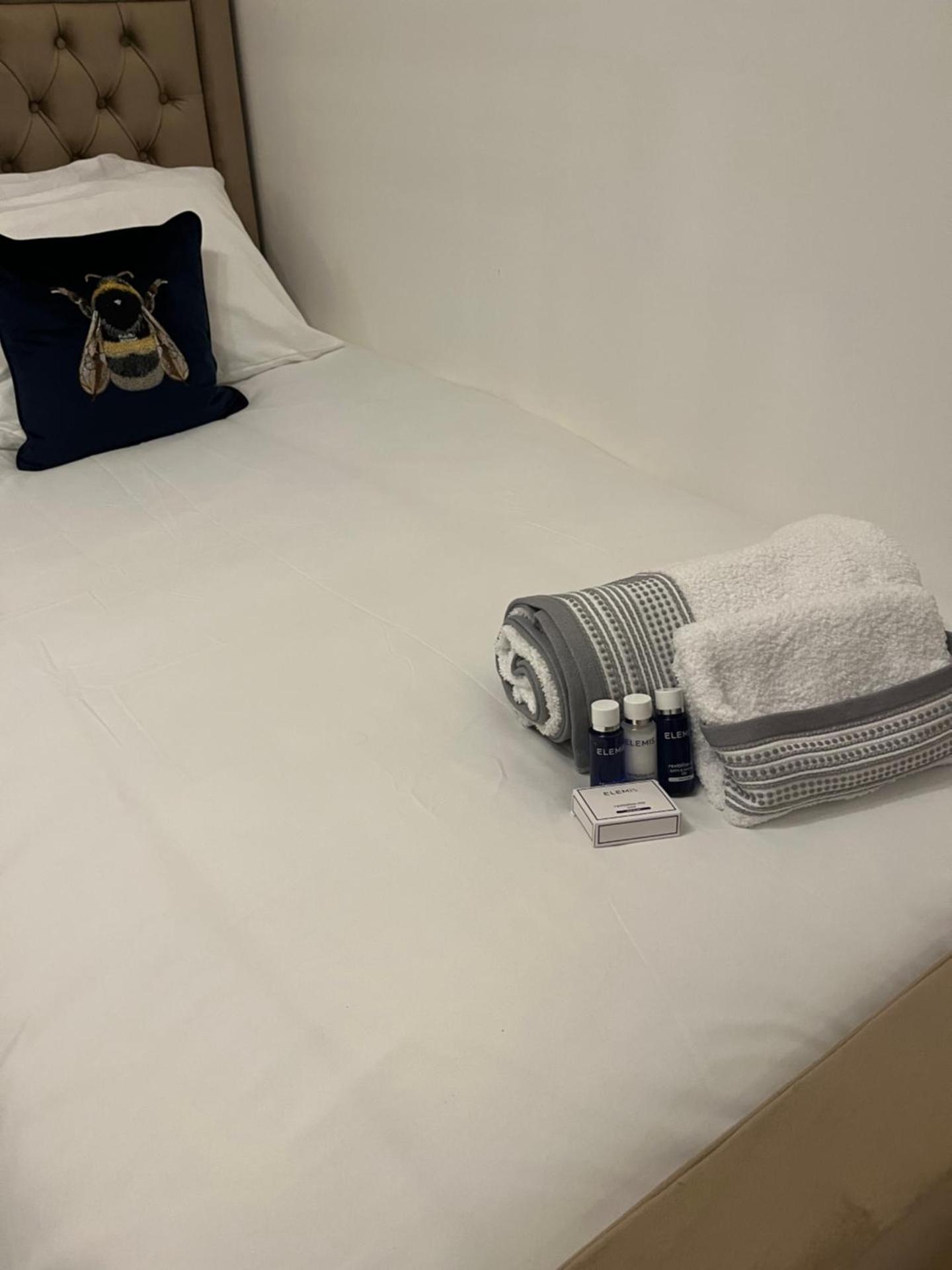 TJ Homes - Luxury Studio Suite with Garden View - Next to tube station London