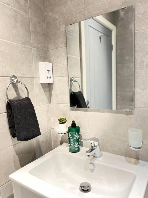 New Studio Apt Central》Private》 Free Parking》WiFi