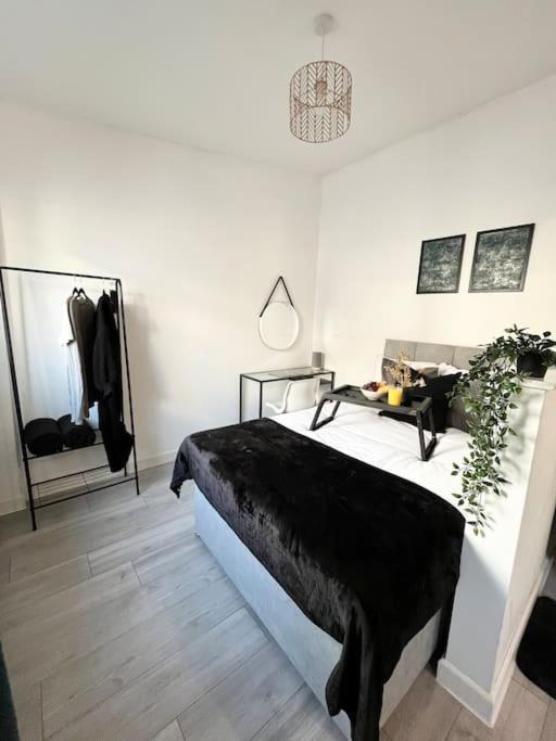 New Studio Apt Central》Private》 Free Parking》WiFi