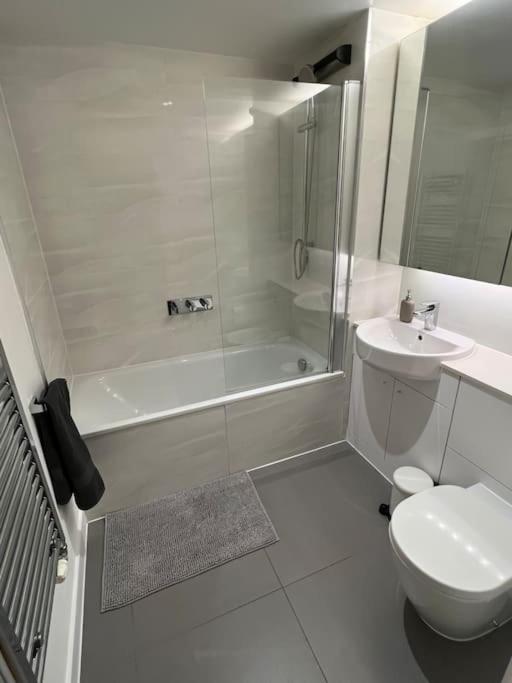 Modern 2 bed - Olympic Park Stratford