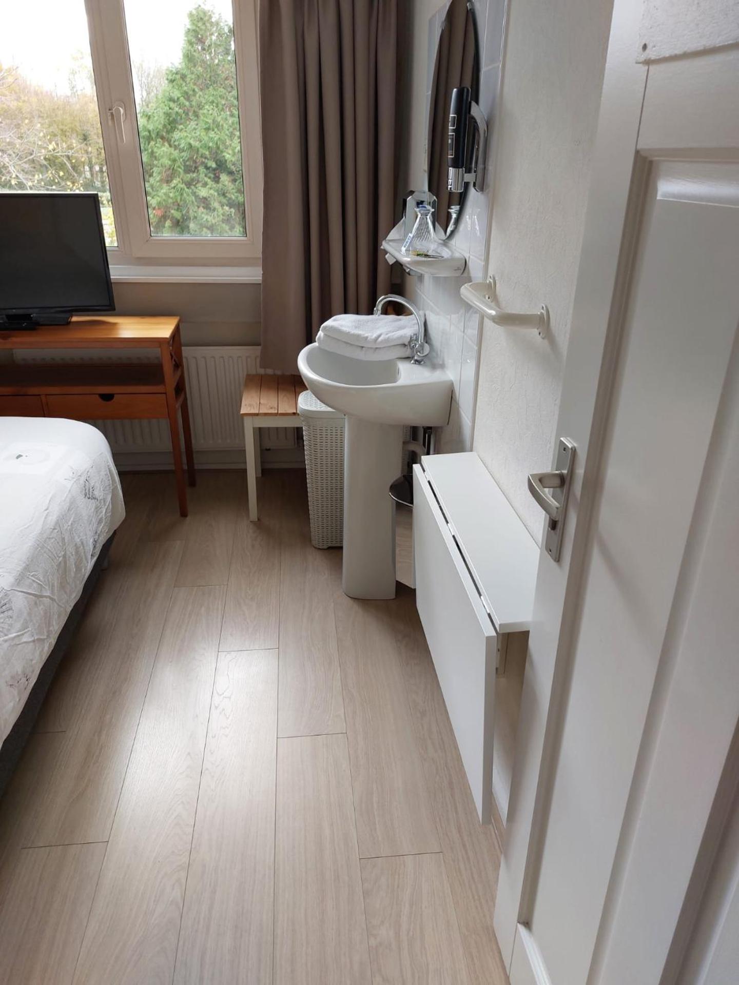 Single Room with Private External Bathroom