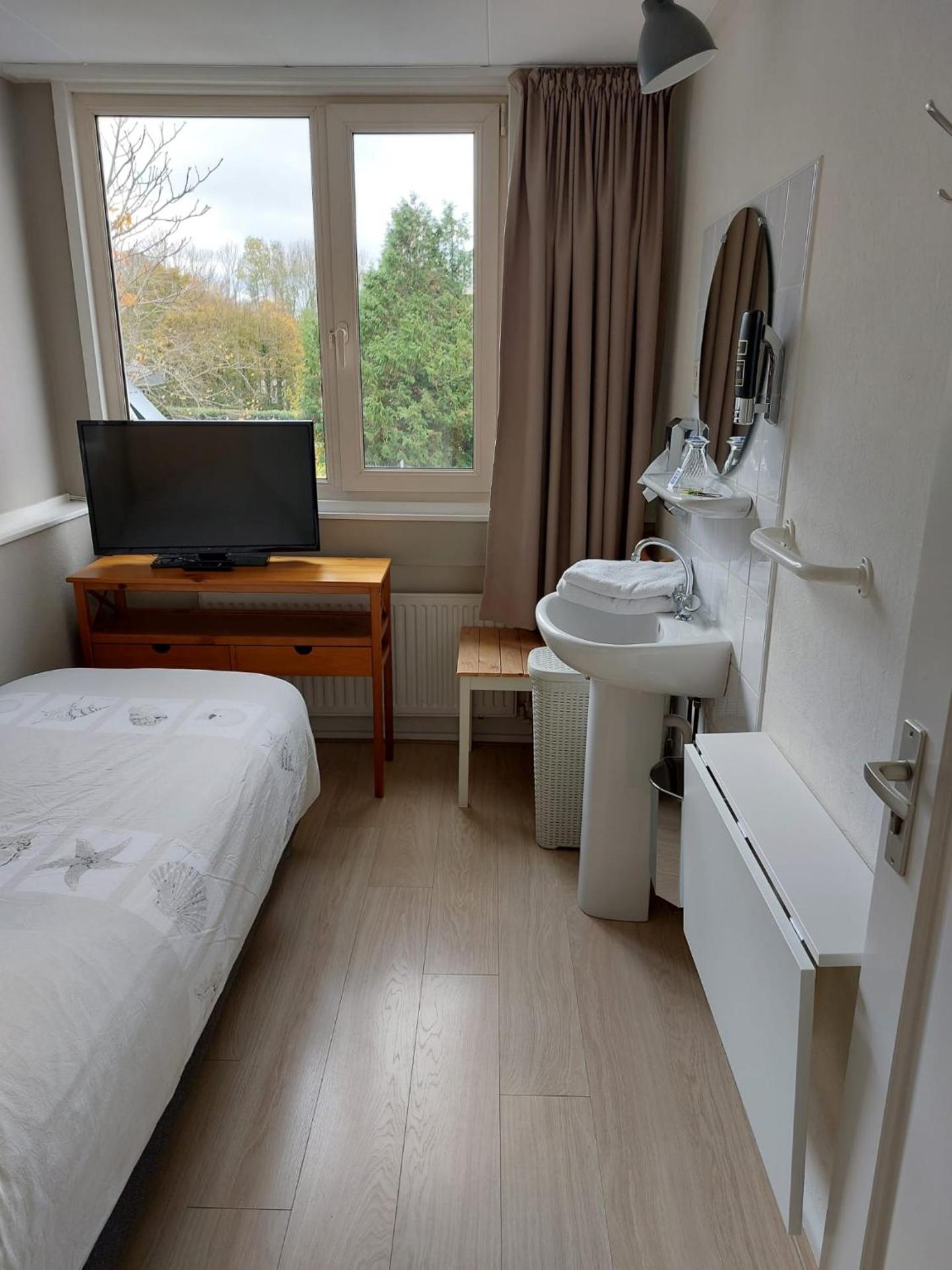 Single Room with Private External Bathroom