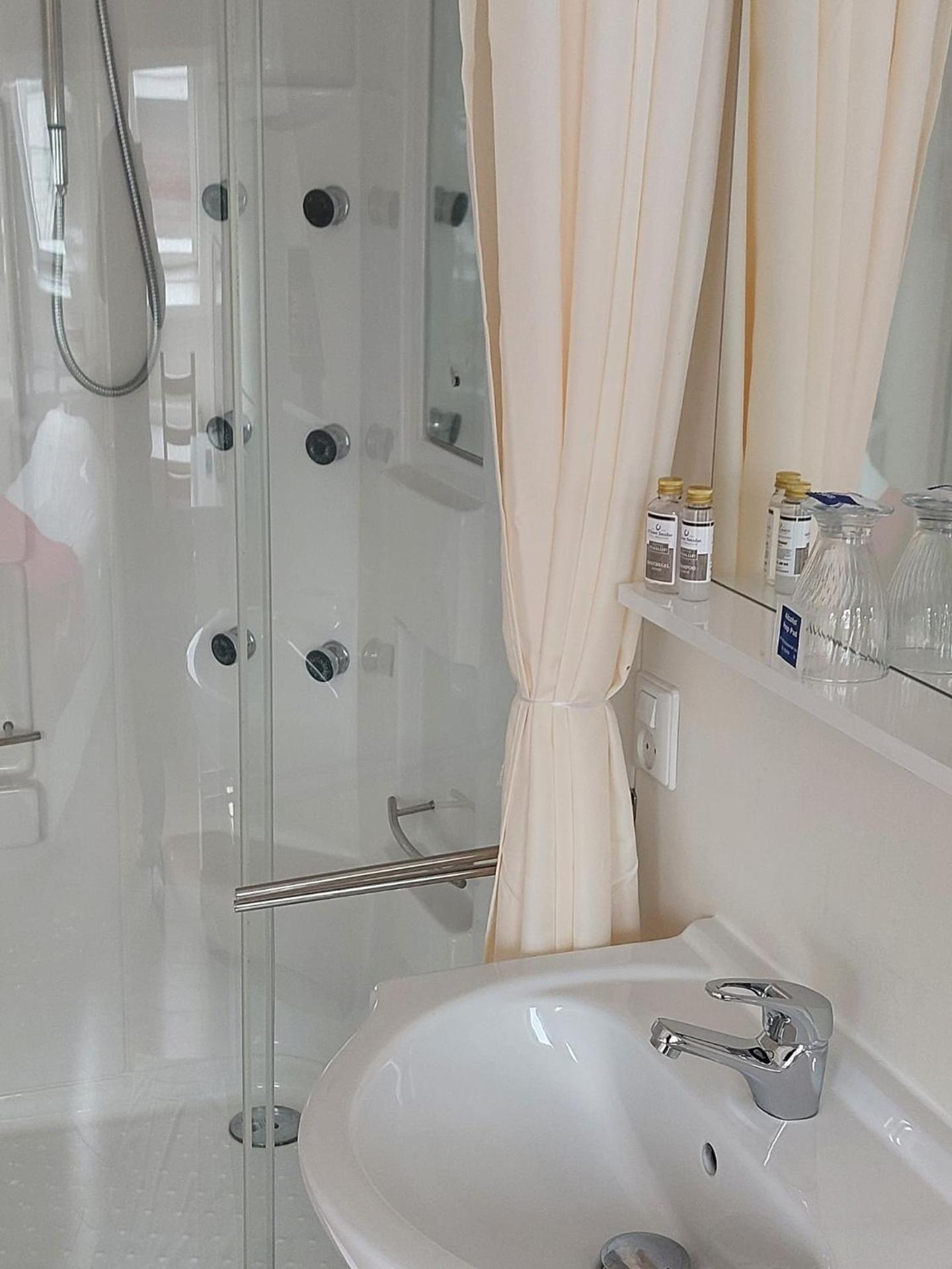 Enkeltværelse med eget badeværelse