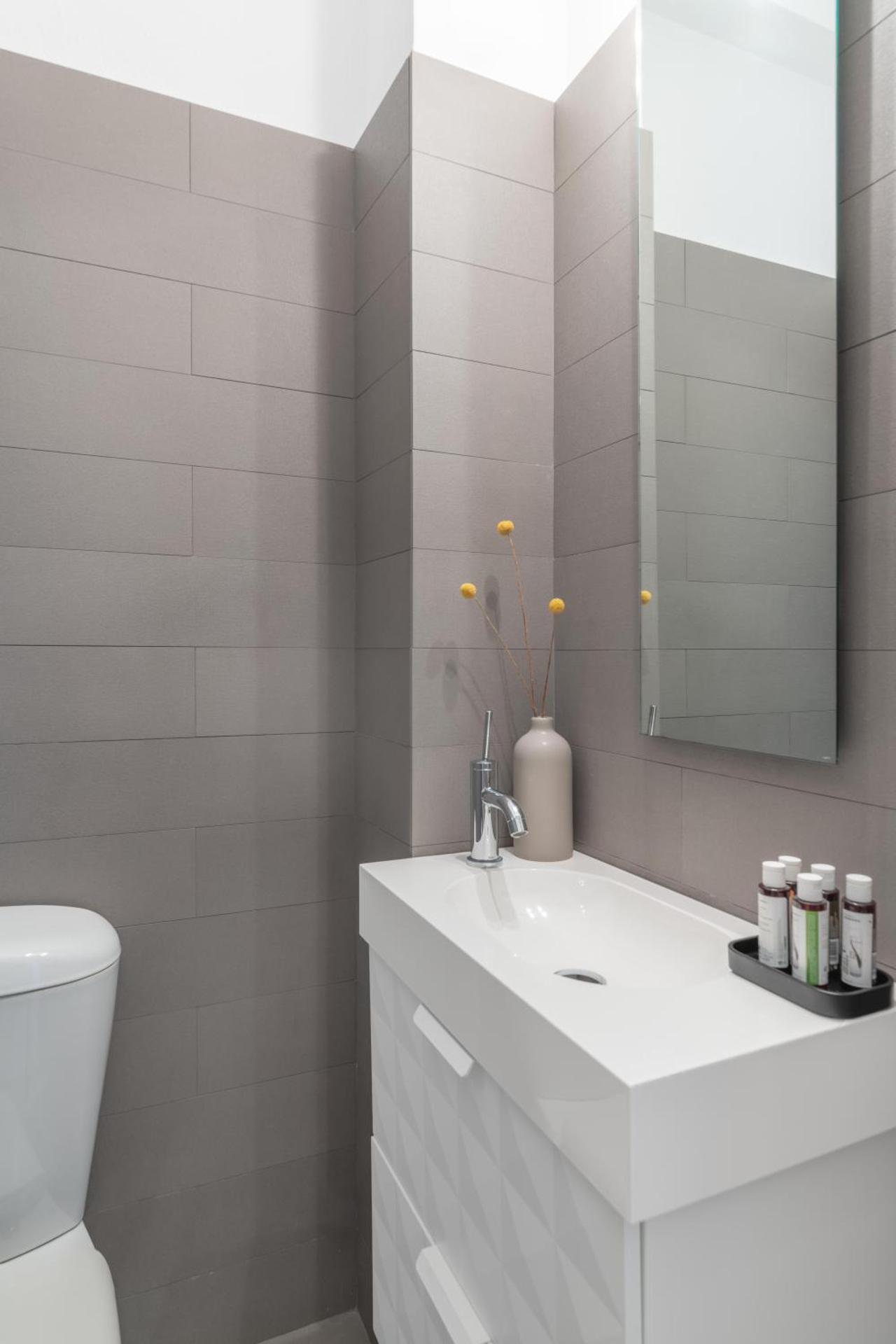 Foothills of Acropolis-Thissio 3 bdrm apartment