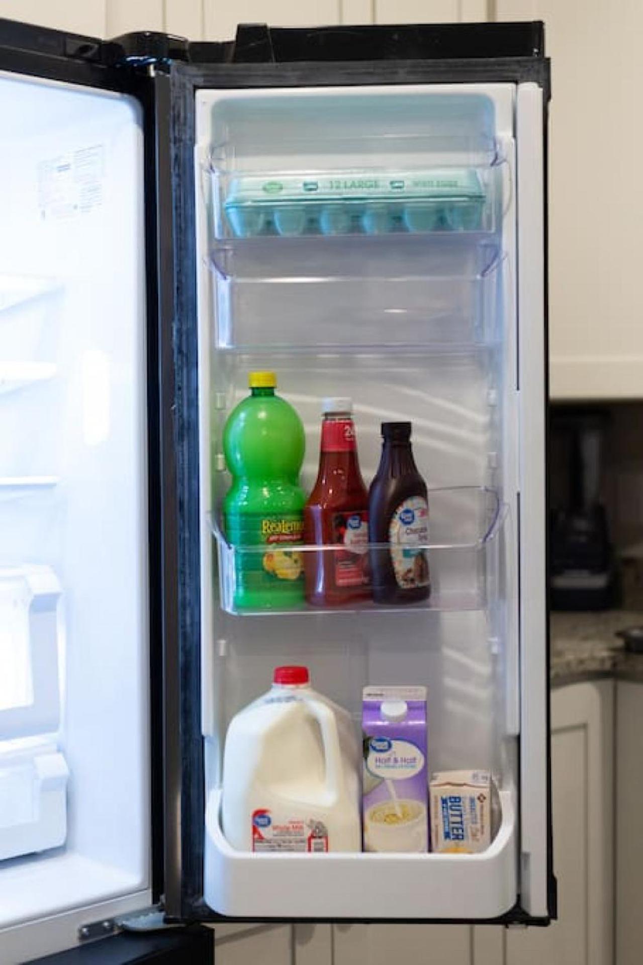 Modern 4BR Ground Level King Beds Steps 2 Beach C