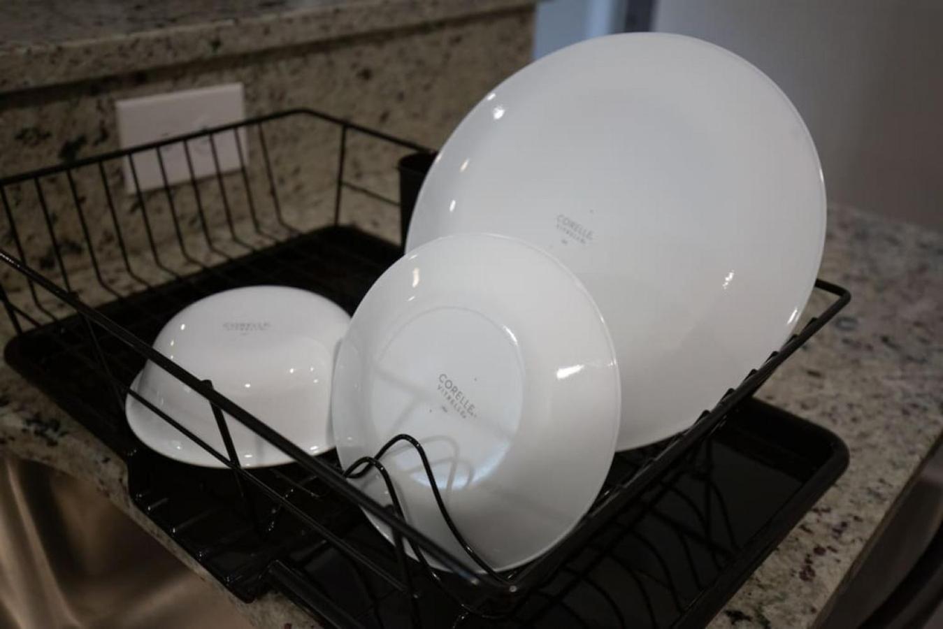 Modern 4BR Ground Level King Beds Steps 2 Beach C