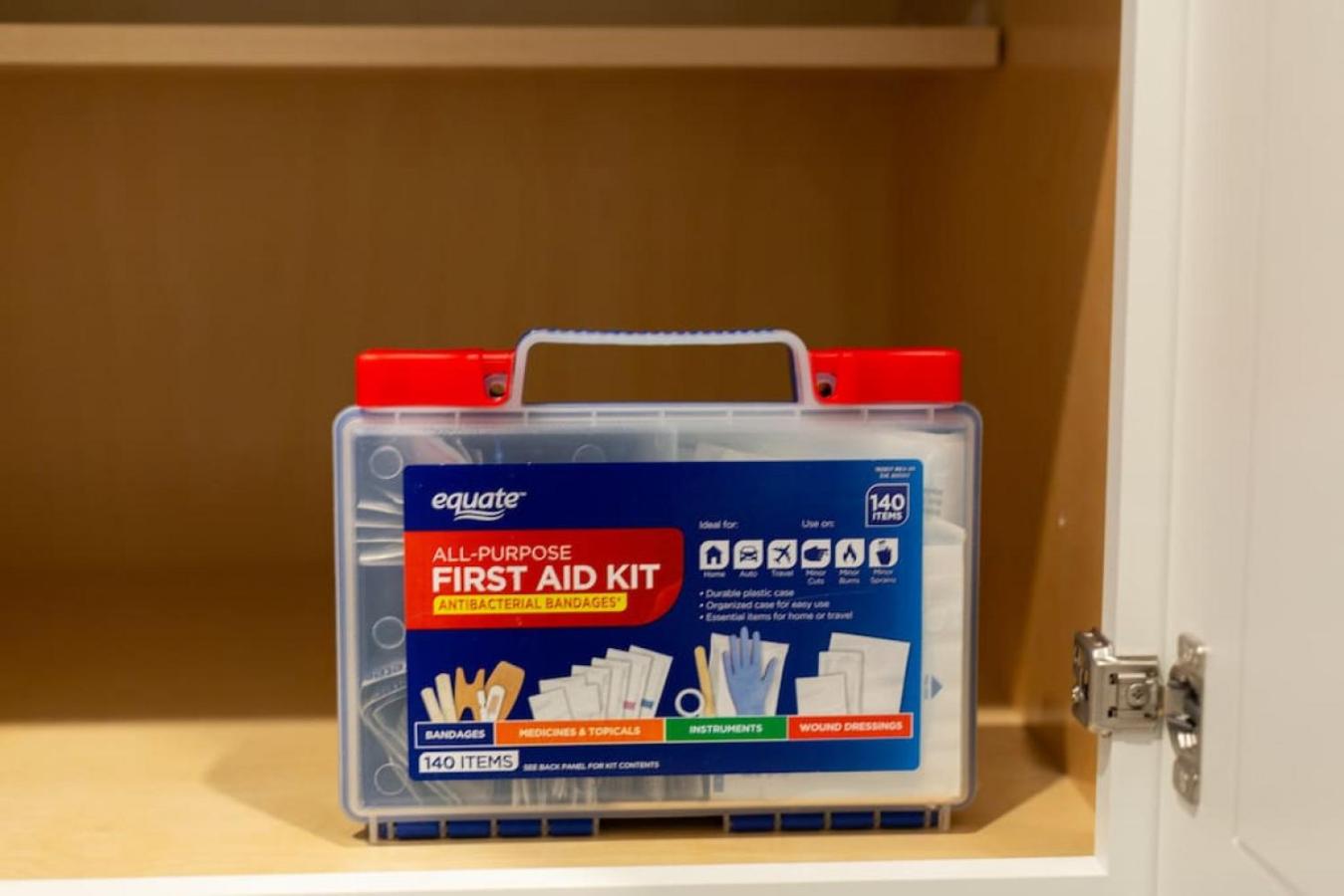 Modern 4BR Ground Level King Beds Steps 2 Beach C