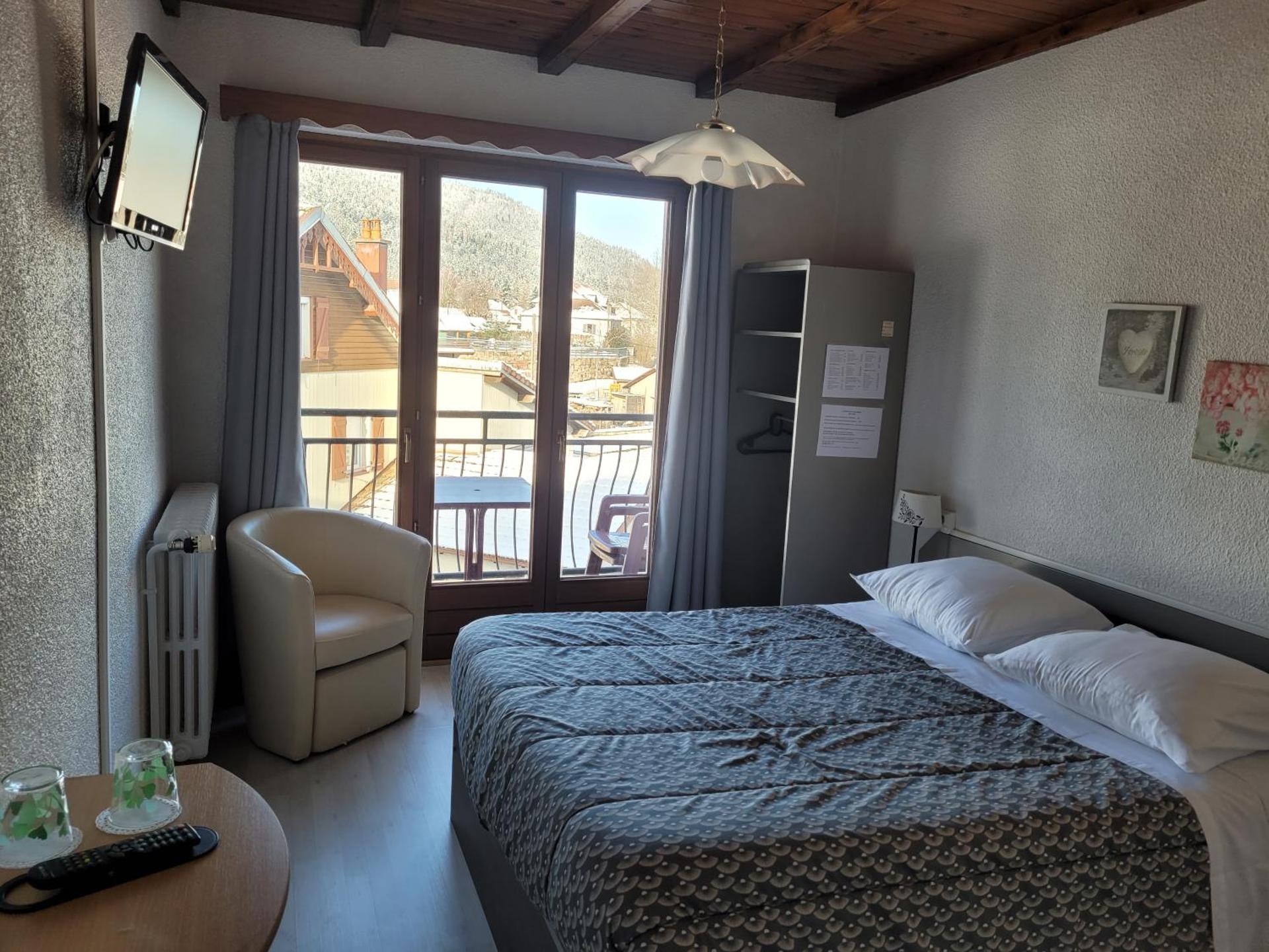 Standard Double Room with Private Shower and Shared Toilets