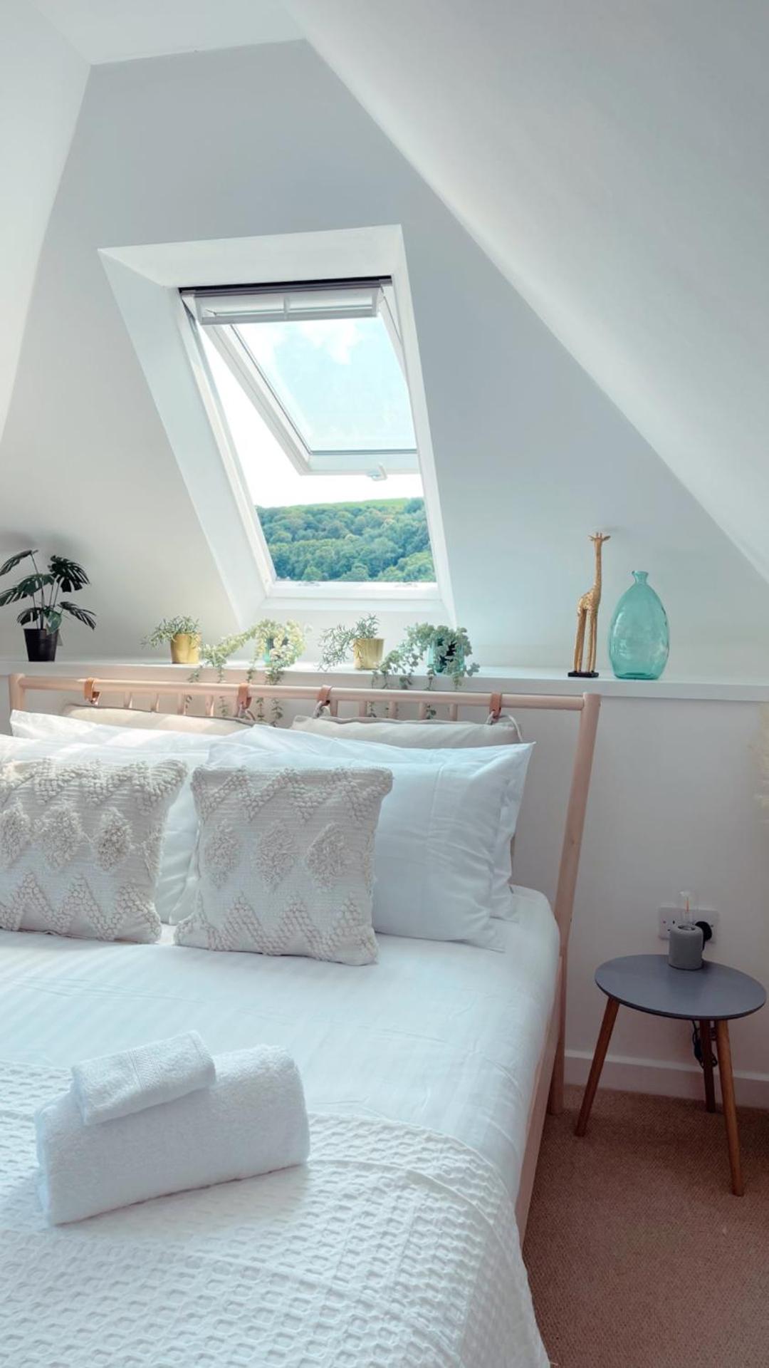 Seapink, Kingsand; luxury Cornish cottage with seaviews, bbq & paddleboards