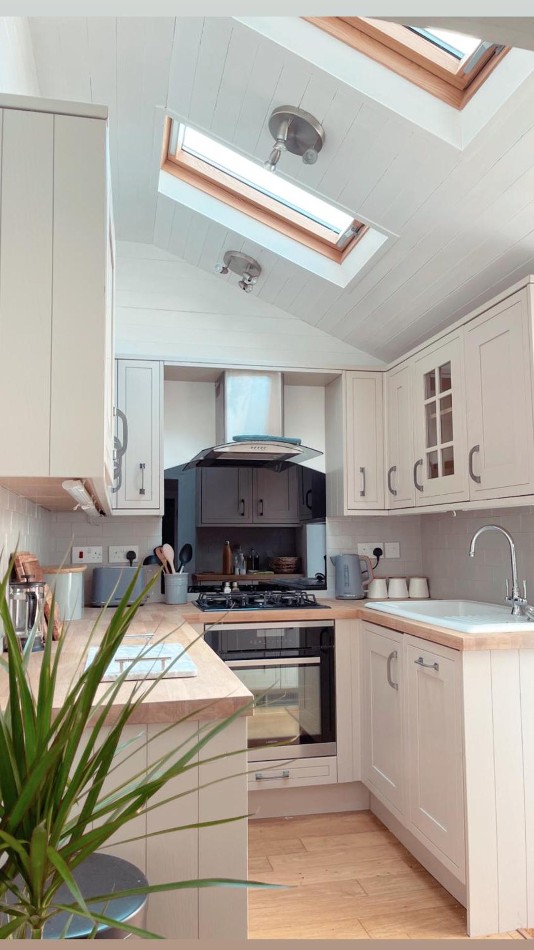 Seapink, Kingsand; luxury Cornish cottage with seaviews, bbq & paddleboards