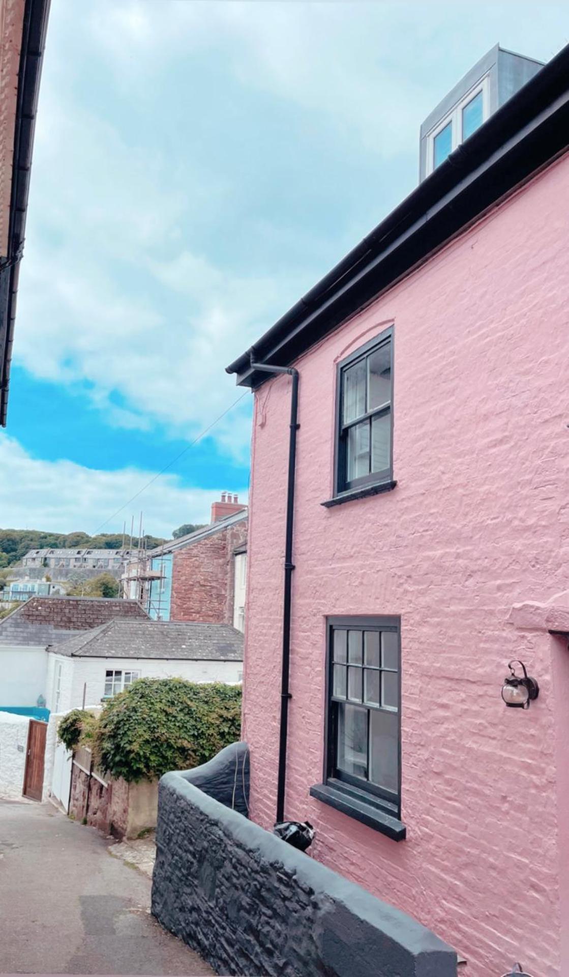 Seapink, Kingsand; luxury Cornish cottage with seaviews, bbq & paddleboards