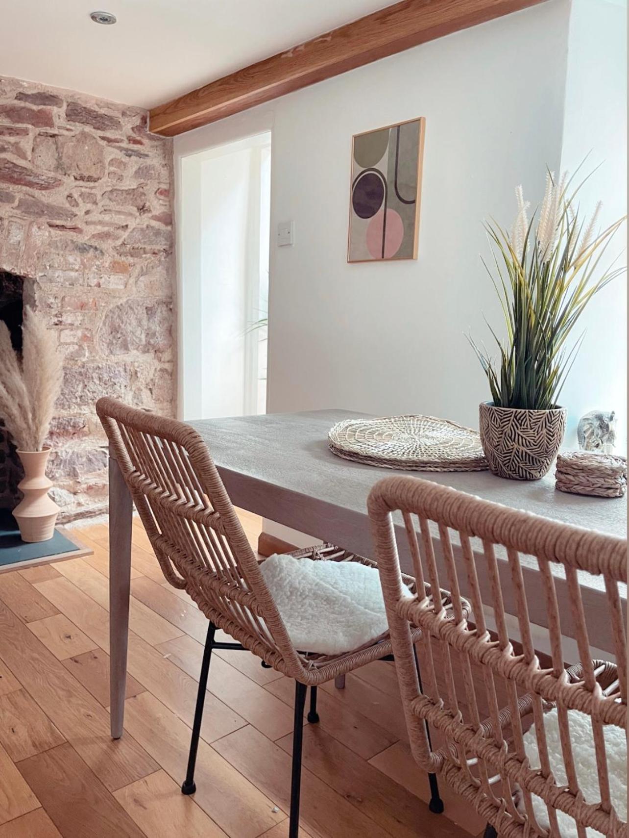 Seapink, Kingsand; luxury Cornish cottage with seaviews, bbq & paddleboards