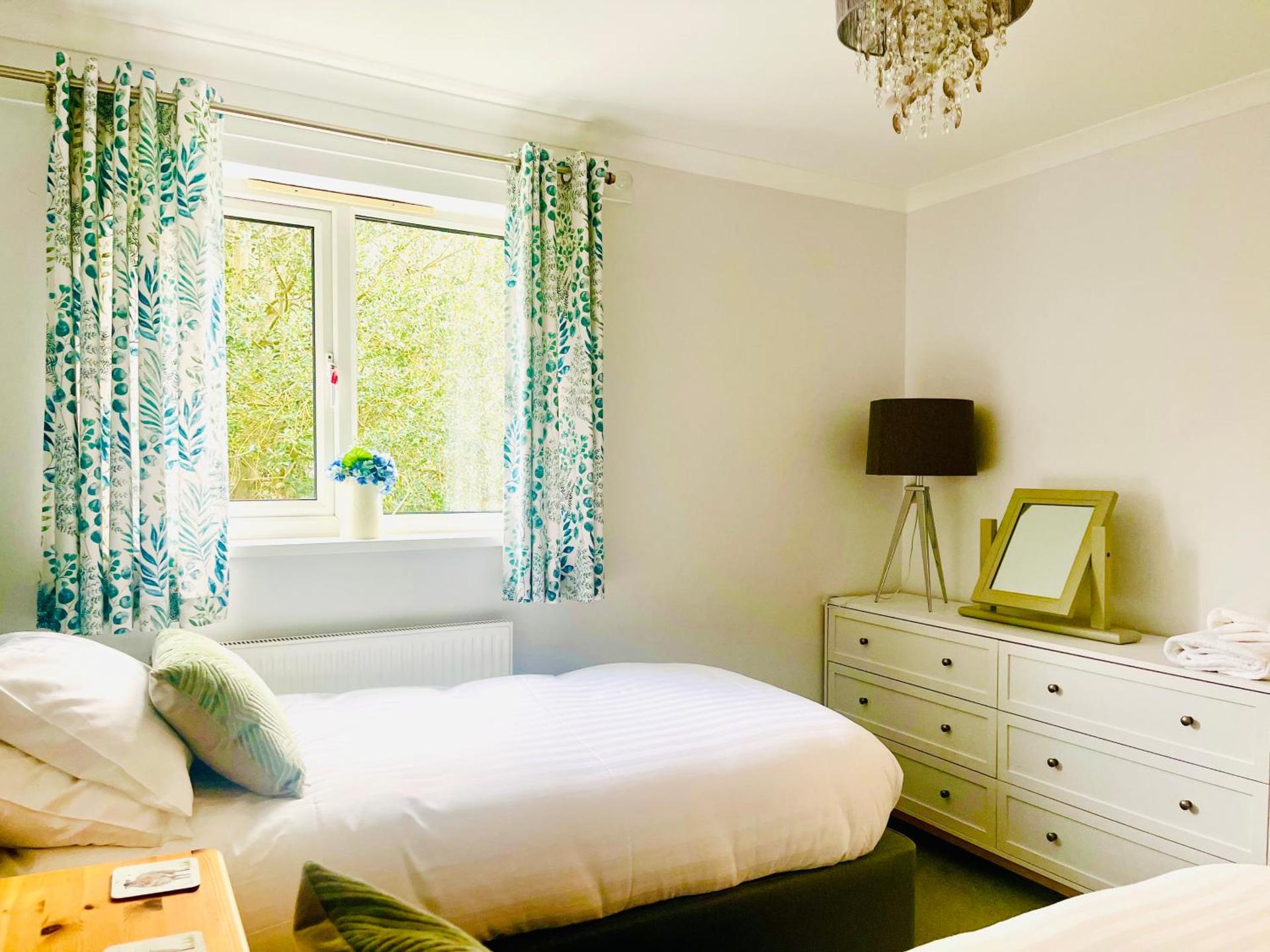 Tanglewood house Abergavenny with private parking