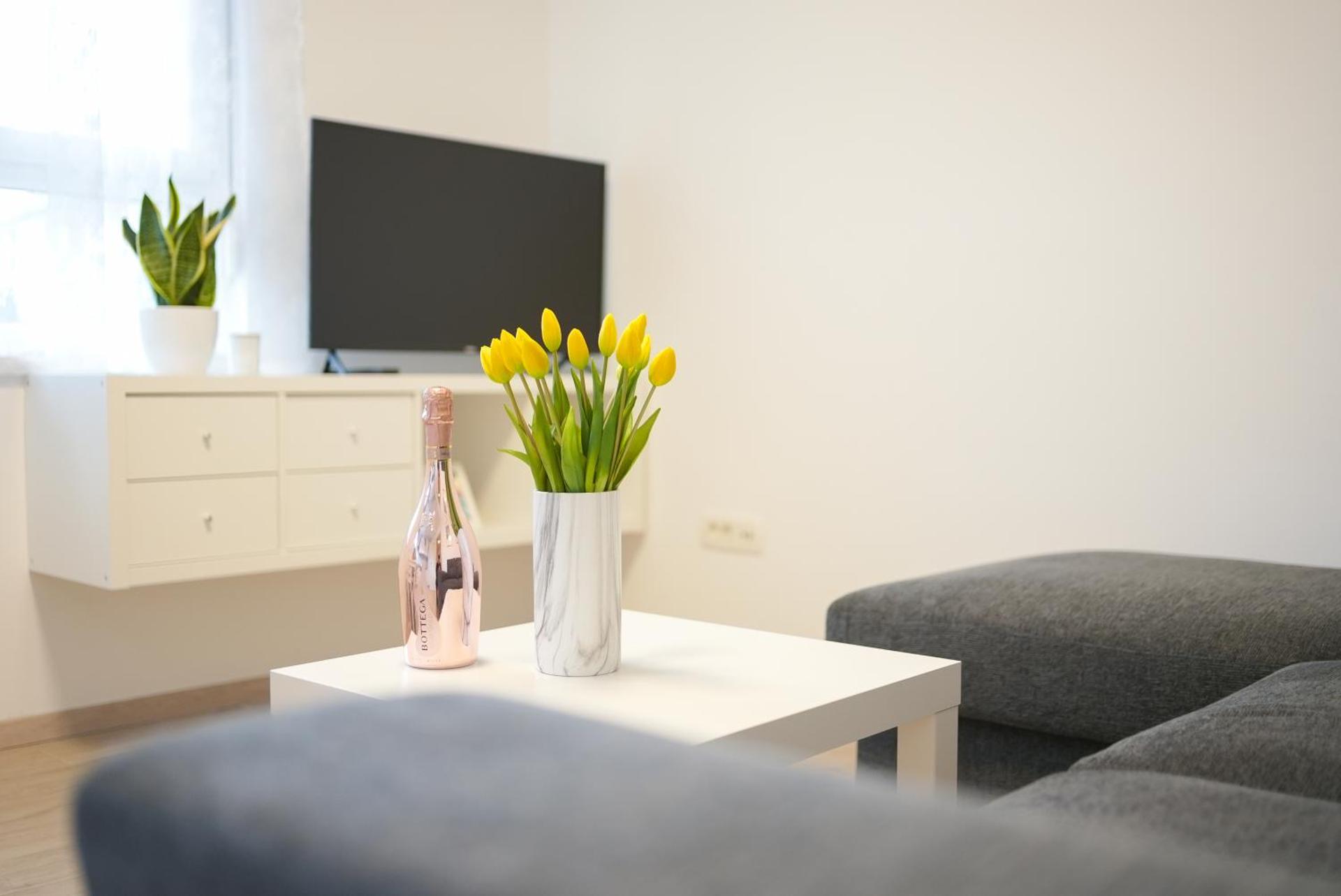 Communal lounge/ TV room