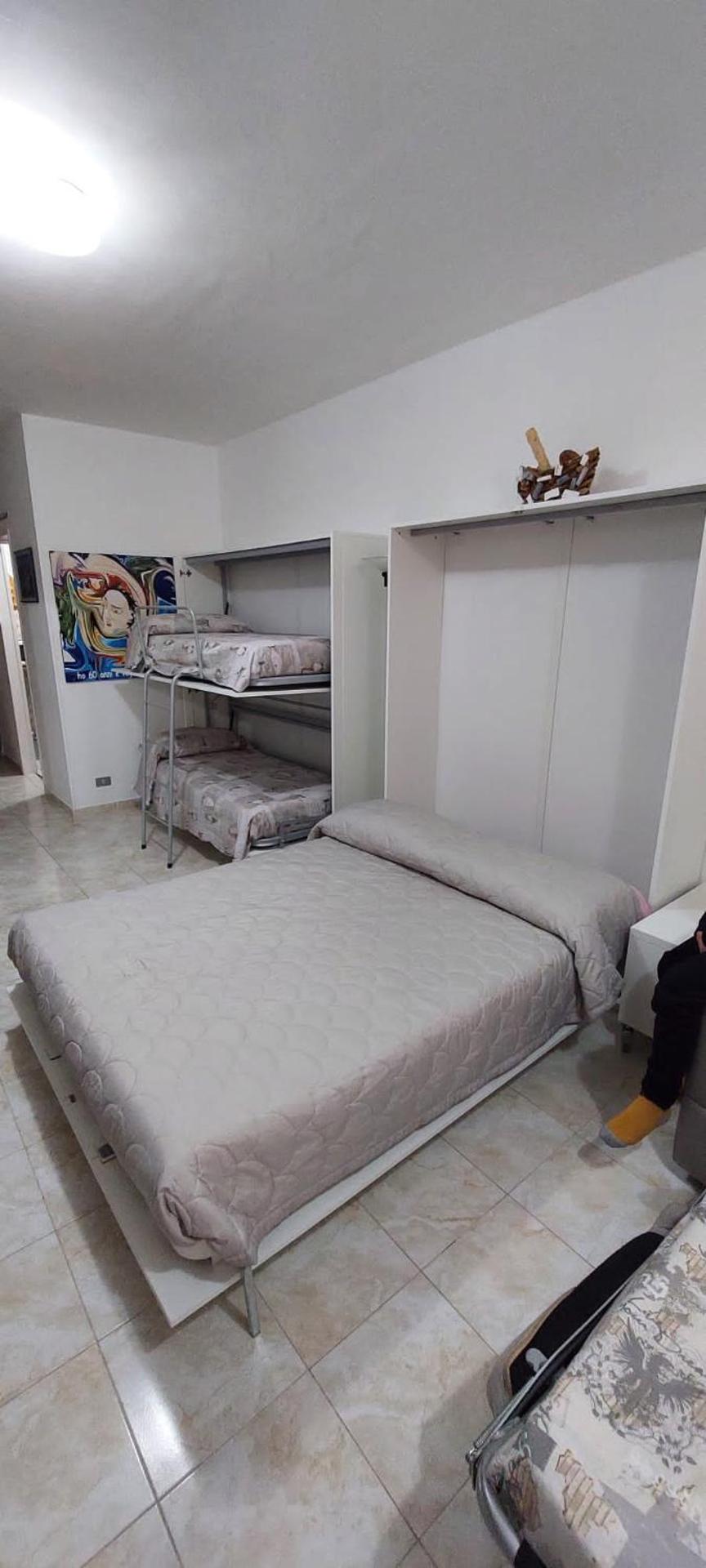 Ampio monolocale con terrazzo - a 2 passi dal mare