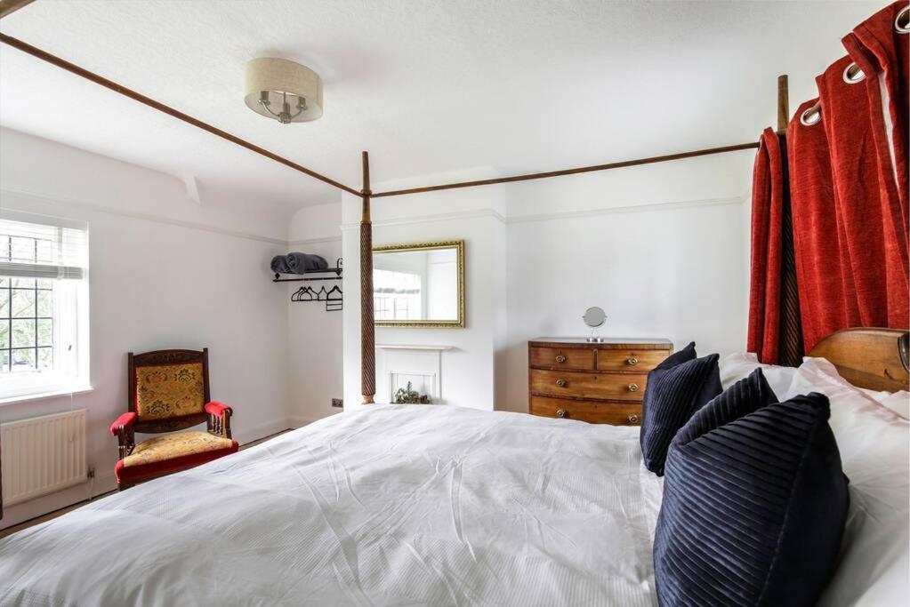 Duke of York Cottage, Port Sunlight - Stanley-Stays