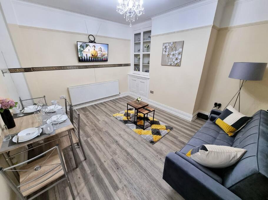 *6R* setup for your most amazing & relaxed stay + Free Parking + Free Fast WiFi *