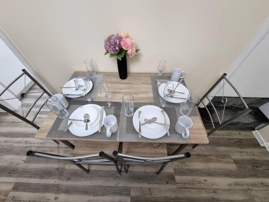 *6R* setup for your most amazing & relaxed stay + Free Parking + Free Fast WiFi *