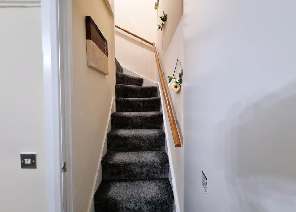 *6R* setup for your most amazing & relaxed stay + Free Parking + Free Fast WiFi *