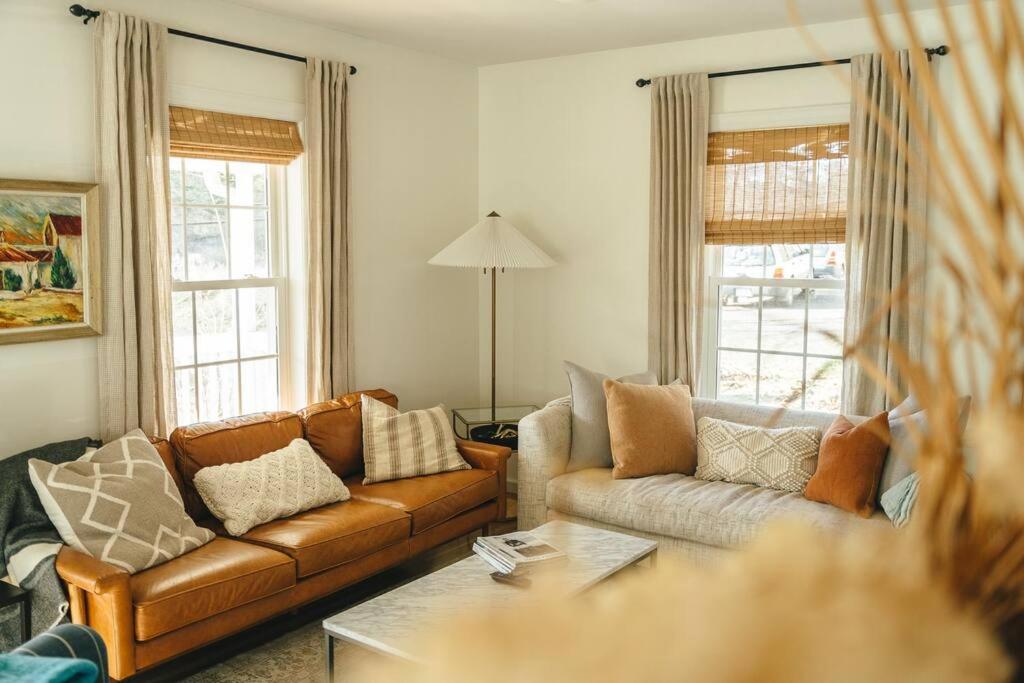 Cozy Cottage, Hot Tub, Fire Pit, 15min to Hudson and hiking