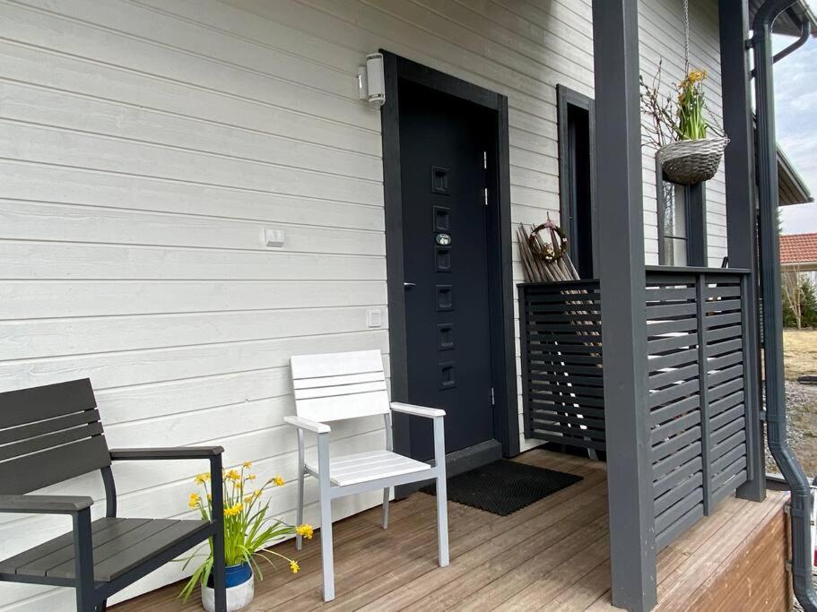 Hienoa talo porealtaalla lähellä Helsinkiä ja lentokenttää