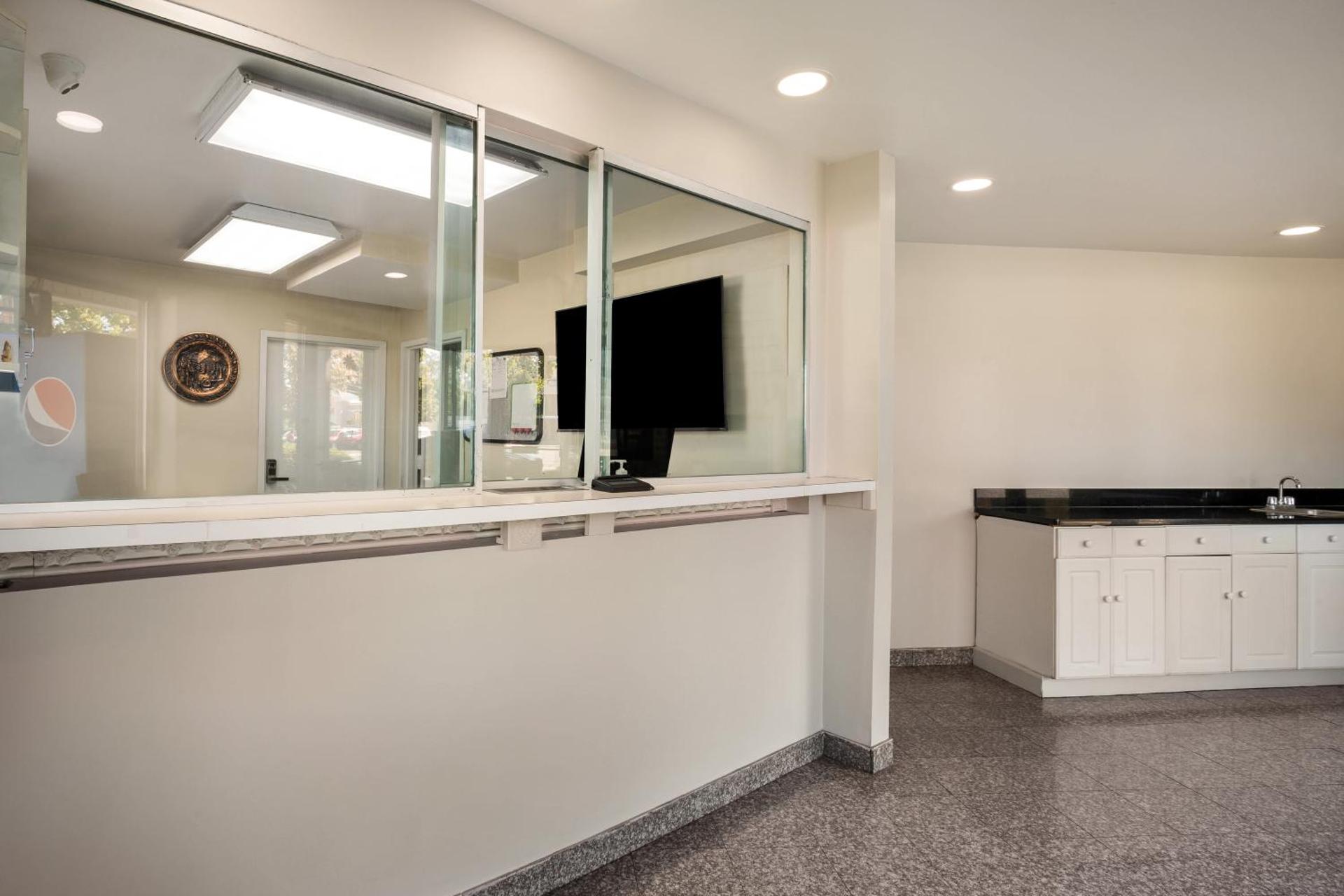 Red Carpet inn Edison