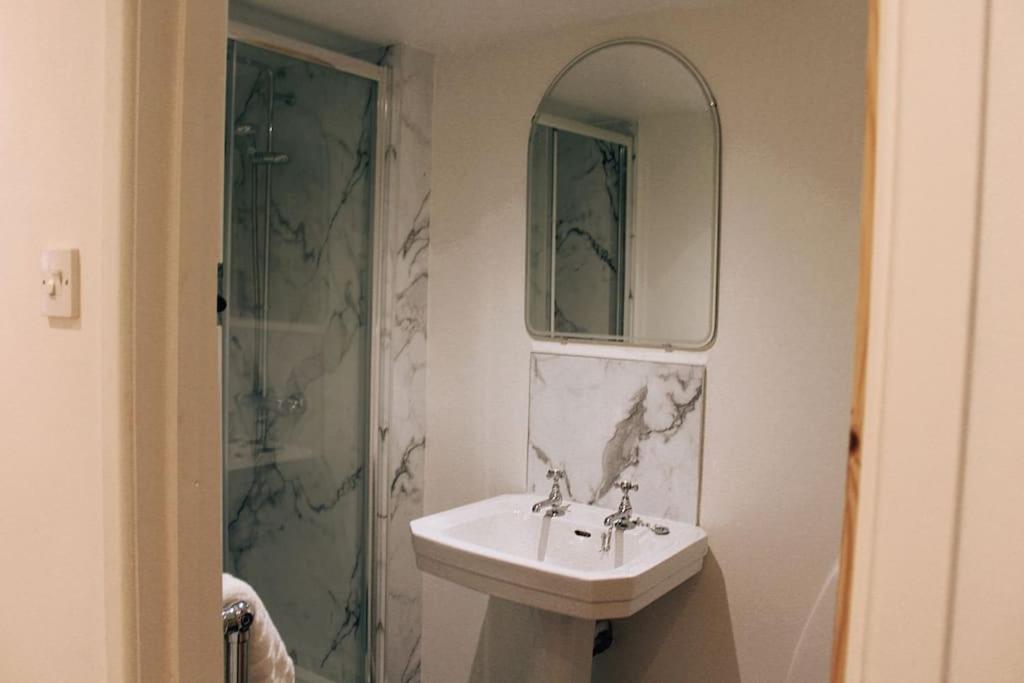 Pump Cottage - Cosy Herefordshire Cottage